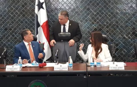 Atraso en recibo de documentos de magistrados designados impidió inicio de ratificación este lunes