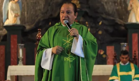 Padre David Cosca  debe acudir a audiencia hoy