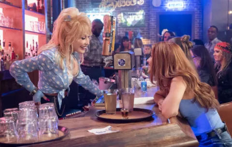 La actriz Dolly Parton permanece tan auténtica como siempre 