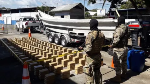Colombianos logran acuerdo de pena por 9 años de cárcel por traficar 500 kilos de droga