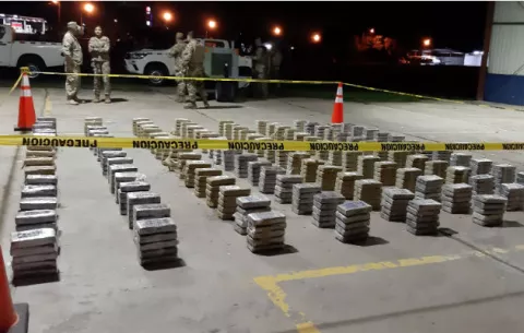 Detienen a tres costarricenses con 599 paquetes de droga en Veraguas