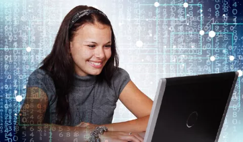 Realizan foro 'Educación en la era digital'