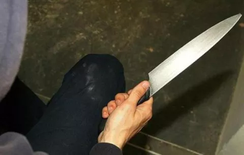Hieren con un cuchillo a adulta mayor de 75 años y le roban 3 mil dólares en efectivo