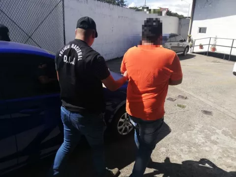 Atrapan a estafador que ofrecía por internet casas de playa que no existían