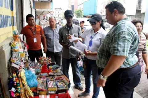 Desalojan a 30 extranjeros que ejercían la buhonería en ciudad capital