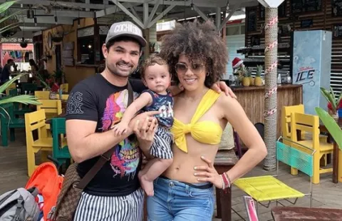 Actor Ferdinando Valencia y su familia disfrutan de las playas de Bocas del Toro