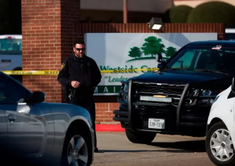 Ataque armado a una iglesia en Texas deja dos muertos y un herido