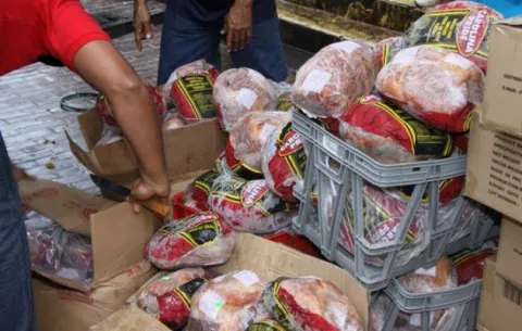 Último día de venta de jamones picnic en la Naviferias