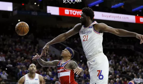 Isaiah Thomas, sancionado por enfrentarse en las gradas con seguidores de los Sixers