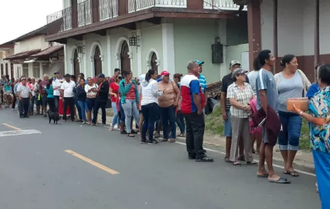 Muchos madrugaron para comprar jamón a buen precio en Tolé, Remedios y Parita  