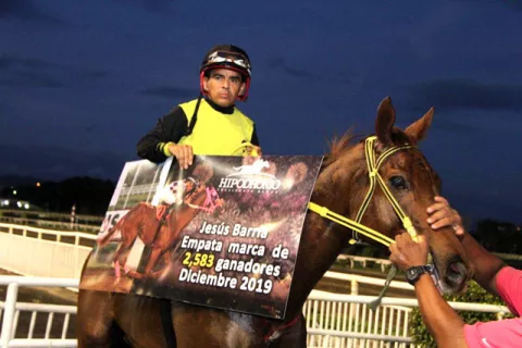 Jinete Jesús Barría empató la marca de más ganadores en la hípica panameña