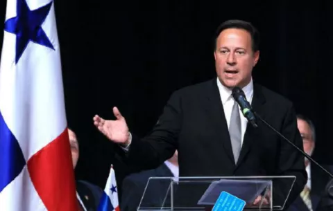 Por gritarle "corrupto" a Juan Carlos Varela conducen a un abogado ante un juez de paz
