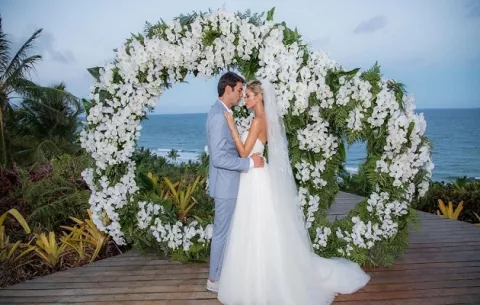 Kaká tira la casa por la ventana en la celebración de su segundo matrimonio