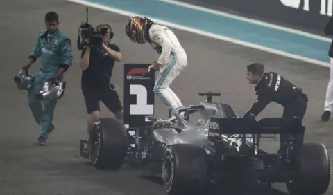 Hamilton festeja su sexto Mundial en el Gran Premio de Abu Dabi