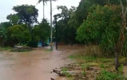 Inundaciones en Arraiján por crecida de quebradas producto de las fuertes lluvias