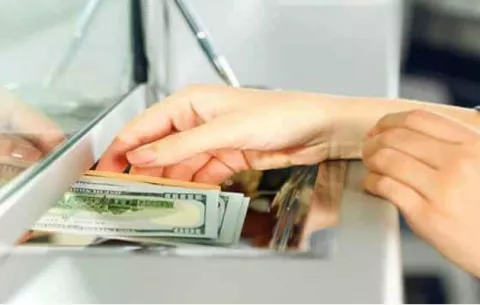 Gobierno mexicano exhibe bancos que más comisiones cobran en remesas de Estados Unidos