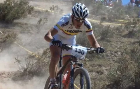Campeón del ciclismo colombiano fallece tras perder el control de su bicicleta