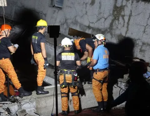 Al menos cuatro muertos por un terremoto de 6.8 grados en el sur de Filipinas