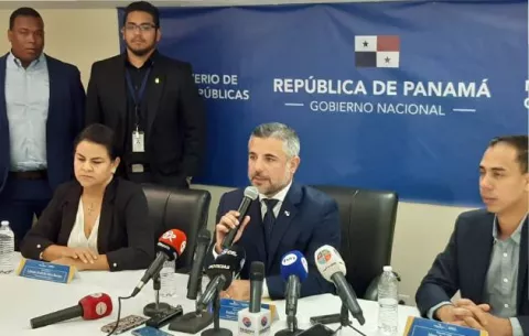 Titular del MOP confirma que Línea 3 del Metro y cuarto puente sobre el Canal  irán por  separado