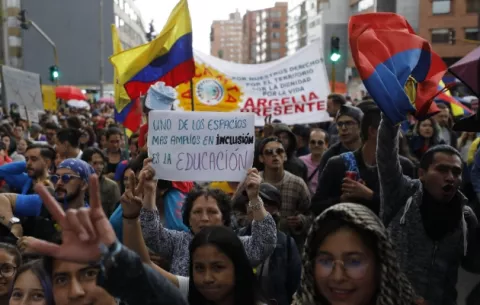 En las calles de Latinoamérica se desafía a los políticos 