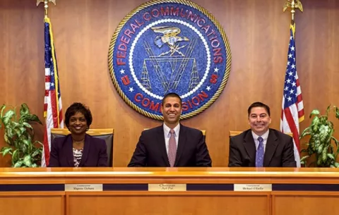 Huawei demanda a la FCC, con lo cual escala la pelea con sus críticos y enemigos
