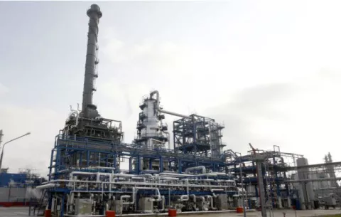 OPEP y aliados pactan nuevo recorte de oferta 