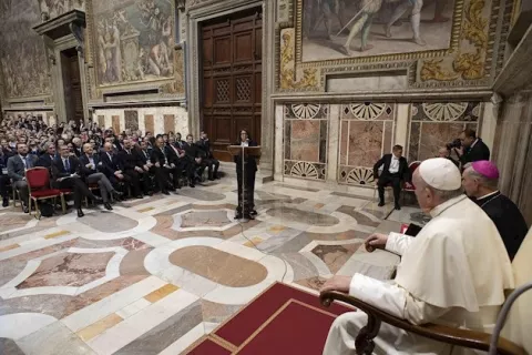 El papa Francisco se operó de cataratas hace unos meses