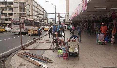 Crece polémica por 250 permisos  para buhoneros  