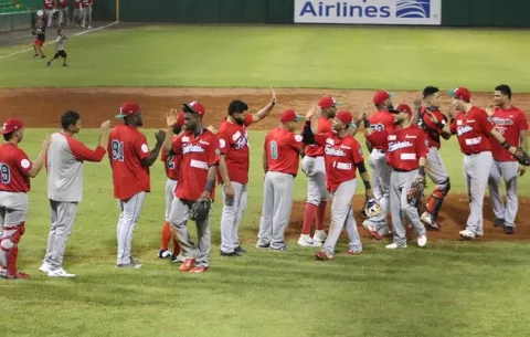 Chiricanos llegan al Rod Carew en la cima de Probeis