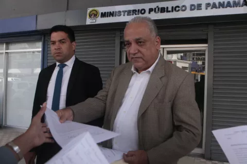 Defensa de Ricardo Martinelli interpone querella penal en contra de exfuncionaria del Ministerio de Relaciones Exteriores