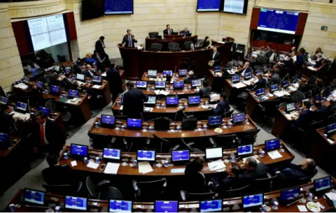 Aprueban reforma tributaria en Colombia 