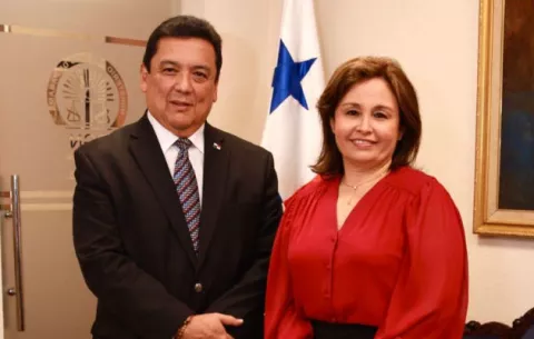 Kenia Porcell y Eduardo Ulloa inician proceso de transición en el Ministerio Público