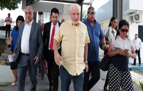 Fiscalía admite ocho querellas presentadas por Ricardo Martinelli
