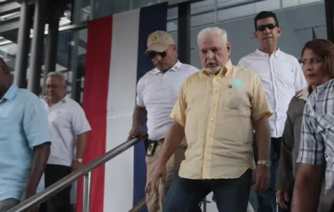 Defensa de Ricardo Martinelli presenta querella penal en contra de Radio Panamá