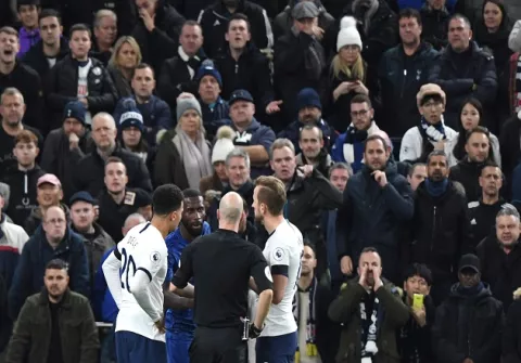 Cánticos racistas contra el alemán Rudiger en el  estadio Tottenham