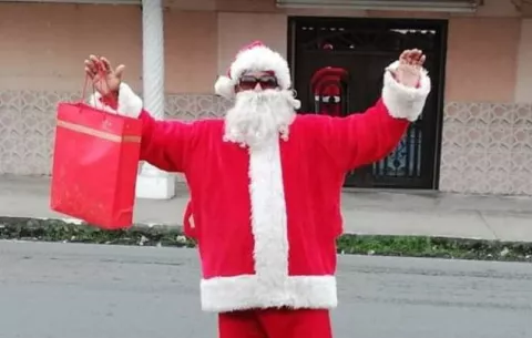 Santa Claus detenido en Colón, dice que los policías se burlaron de él
