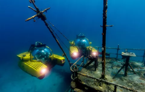 Nuevos submarinos 'burbujas' dan vistas claras del mar