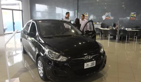 Venta de autos nuevos registra leve mejora hasta octubre pasado