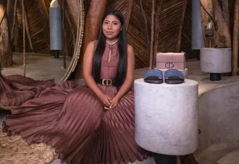 Yalitza Aparicio recibe un romántico regalo en su cumpleaños