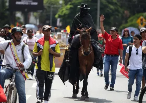 Miles de  colombianos se vuelven a tomar las calles