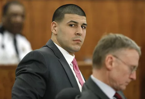 Aaron Hernández hizo lo que pudo para tener una buena vida, pero no funcionó...