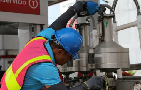 Surtidores de combustible son sancionados por la Acodeco