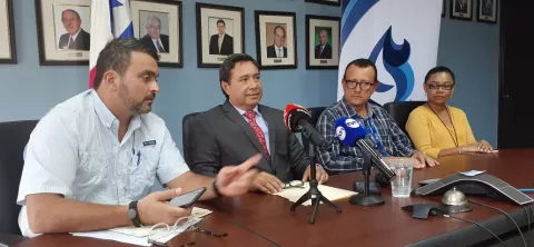 Aumentarán químicos para disminuir olor del agua potable, según el Idaan