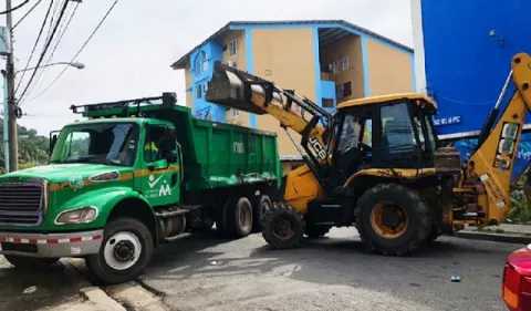 Alquiler de equipo de aseo a la espera de refrendo 