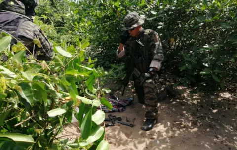 Fuerzas policiales encuentran armas de fuego en la playita de Bique, Arraiján