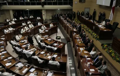 Retiro y mediación de PNUD en reformas constitucionales enfrenta al Ejecutivo y al Legislativo 