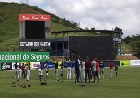 Julio Mosquera optimista con los Astronautas para la  Serie del Caribe