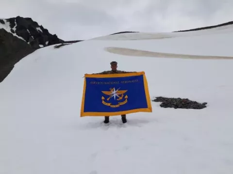 Capitán del Senan ondea la bandera panameña en una misión científica en la Antártida 