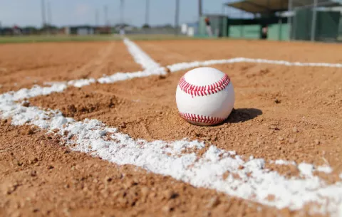 Fanatismo por el béisbol de Andrés Manuel López Obrador le inyecta dinero al juego