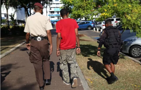 Retienen a varios 'bien cuidao' durante operativo de verificación en Calidonia